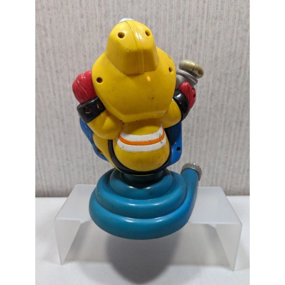 2001 Mattel Sesame Street Elmo Lawn Water Sprinkler Splash Fireman Dog Spinning